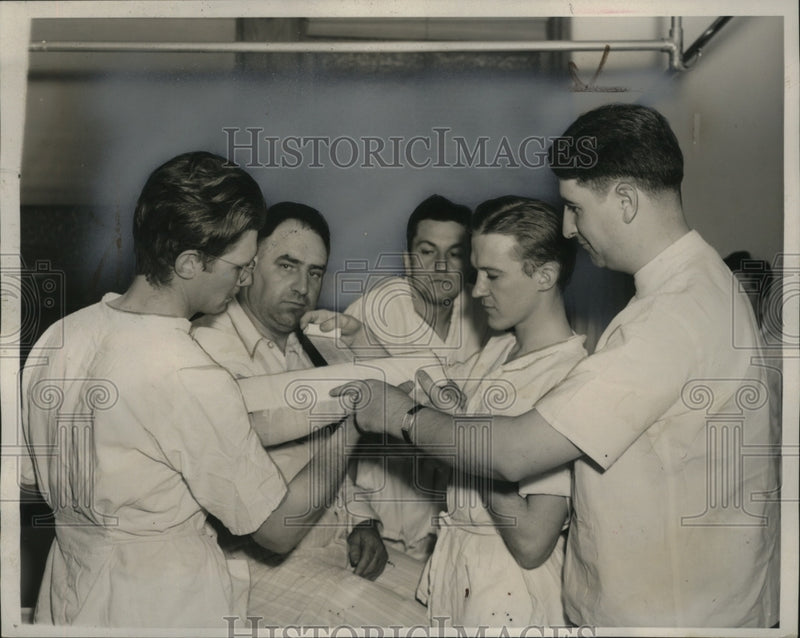 Load image into Gallery viewer, 1940 Press Photo New York First Aid demonstrate by American Volunteer Ambulance
