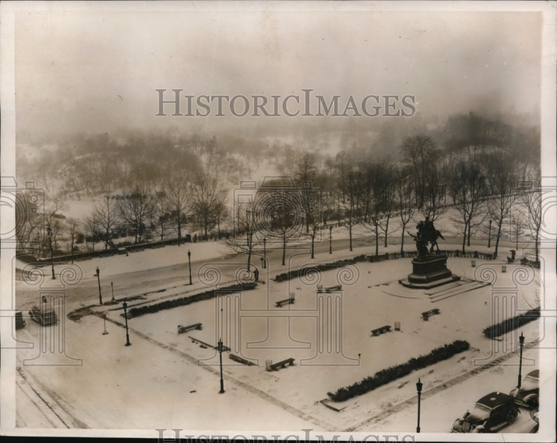 Load image into Gallery viewer, 1940 Press Photo New York view of Central Park covered with snow NYC - neny23075
