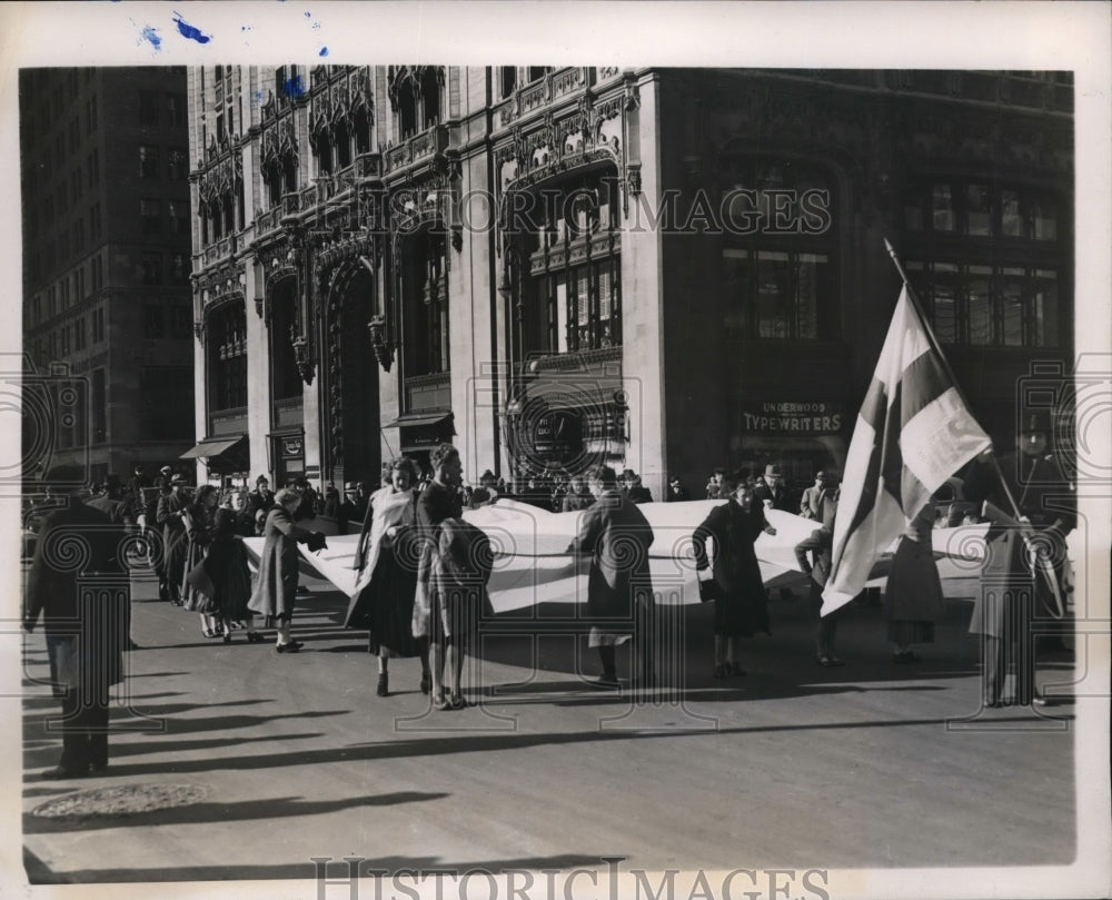 1940 Press Photo New York Member of Finnish Colony parade to City Hall NYC