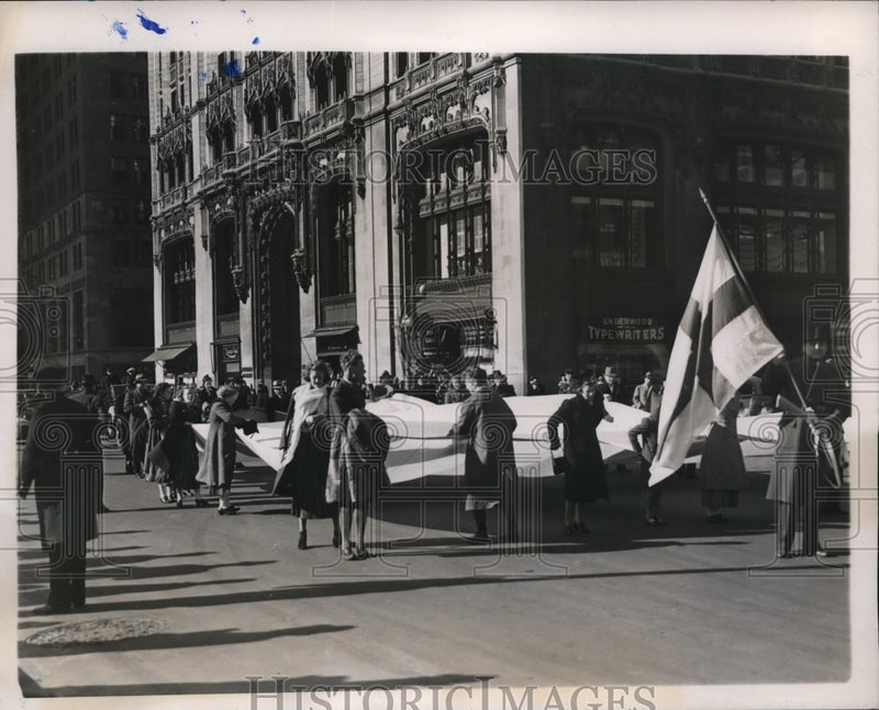 Load image into Gallery viewer, 1940 Press Photo New York Member of Finnish Colony parade to City Hall NYC
