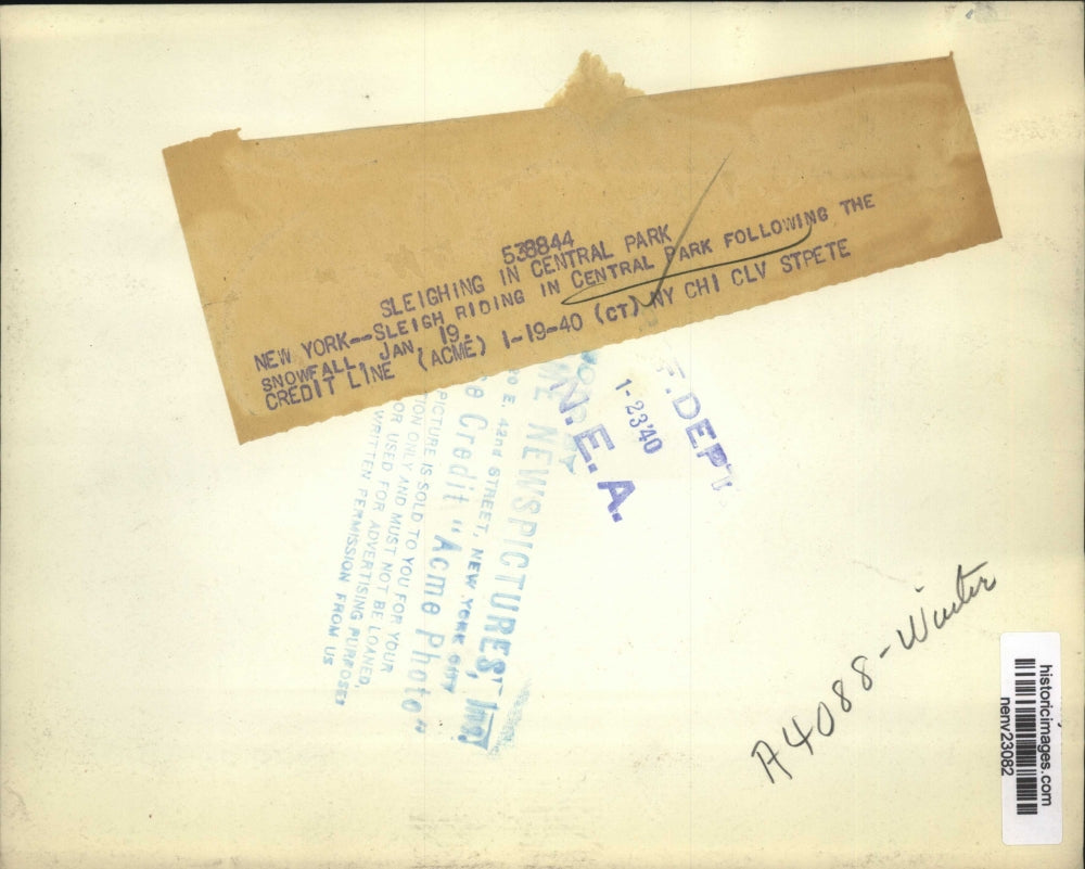 1940 Press Photo New York Sleigh riding in Central Park after a snowfall NYC