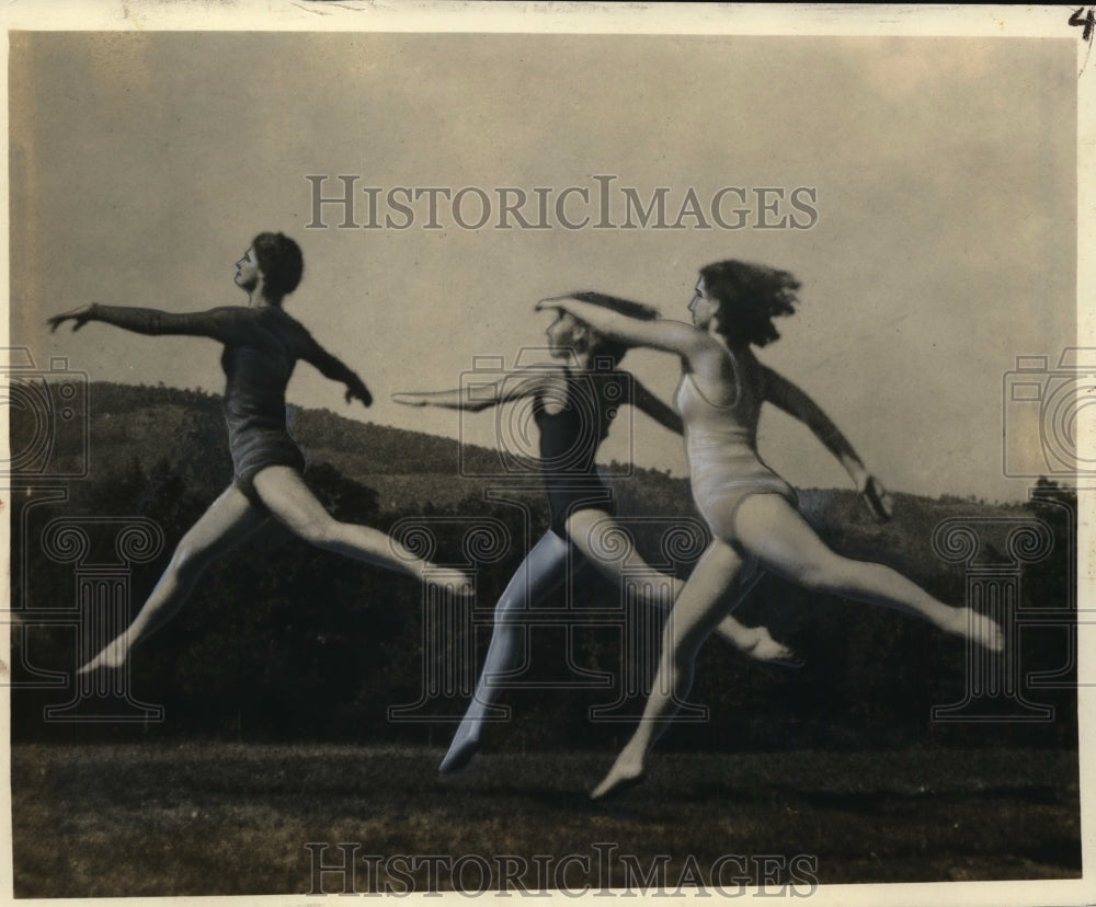 Press Photo New York Miriham Winslow dancers in action in NYC - neny23131
