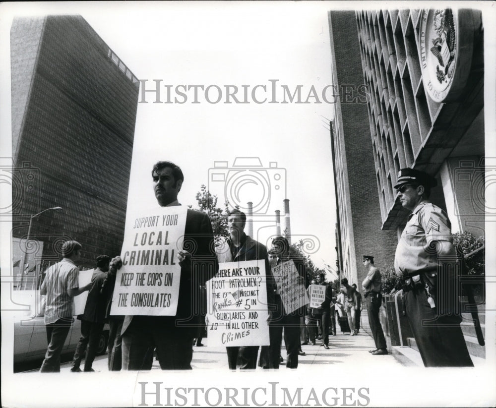 1970 Press Photo New York Policemen of Manhattan's protest against U.N. Mission