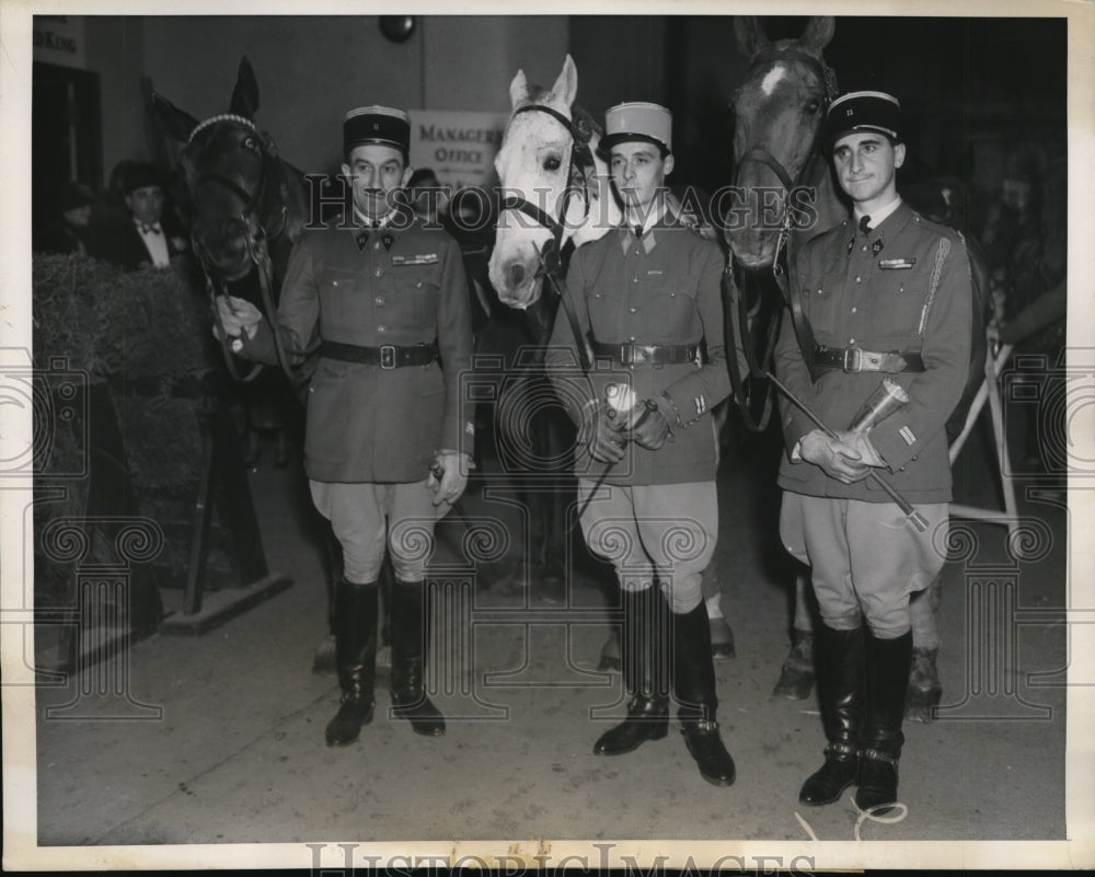 1934 Press Photo New York National Horse Show & French team of riders NYC