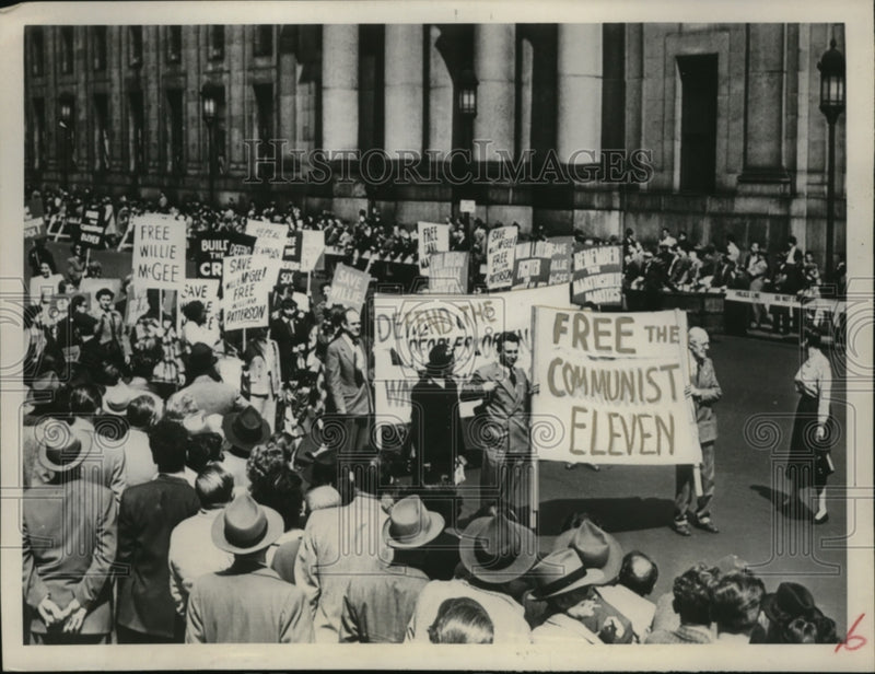 Load image into Gallery viewer, 1951 Press Photo New York May Day demonstrators on 8th Avenue in NYC
