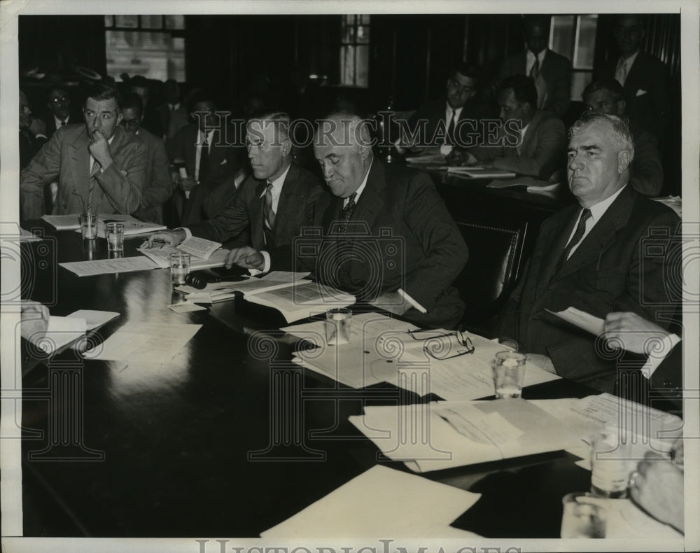 1933 Press Photo New York Mayor John O'Brien during a meeting at City Hall. NYC