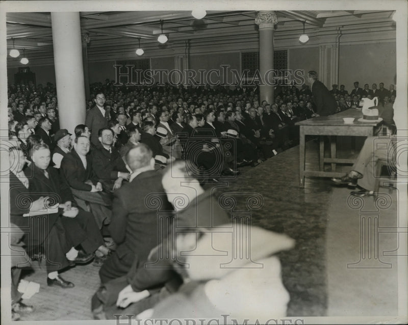 Load image into Gallery viewer, 1934 Press Photo NEW YORK'S STRIKING TAXI DRIVERS HOLD MEETING NYC - neny24090
