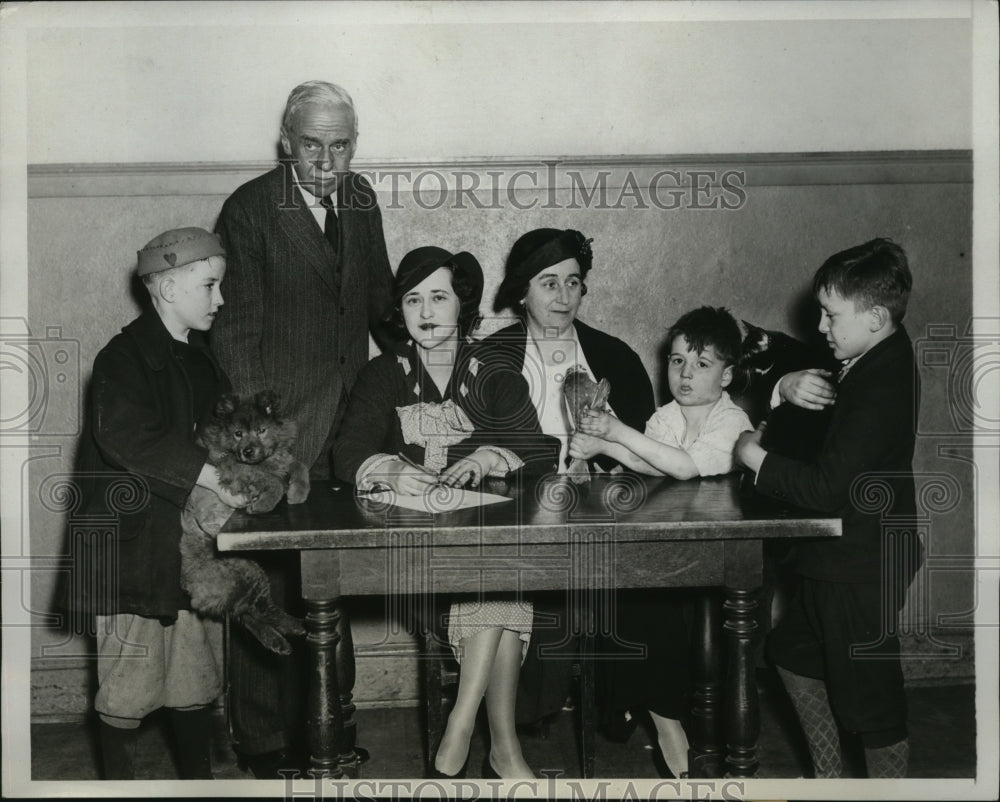 1934 Press Photo New York Pets Entered in The Kips Bay Boys Club Pet Show NYC