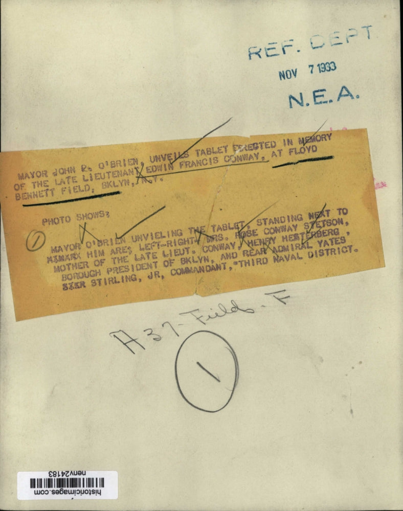 1933 Press Photo NEW YORK MAYOR UNVEILS TABLET IN MEMORY OF EDWIN F. CONWAY NYC