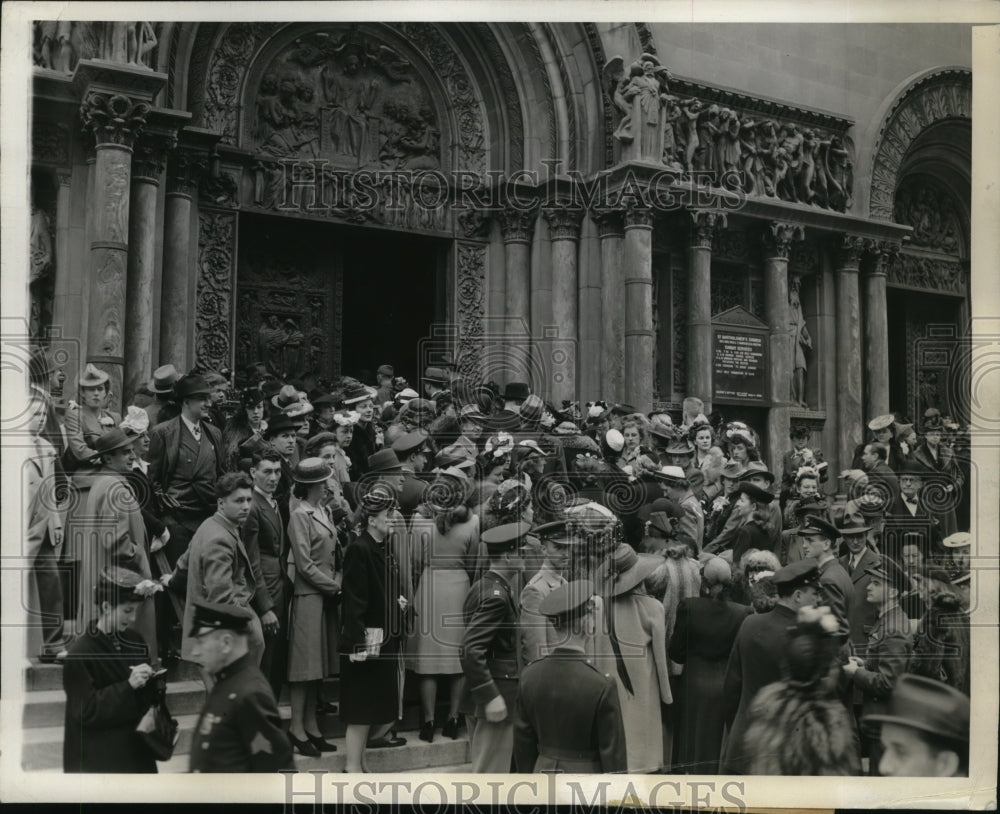 1943 Press Photo New York St Bartholomew's Church Easter Crowds NYC - neny24253- Historic Images