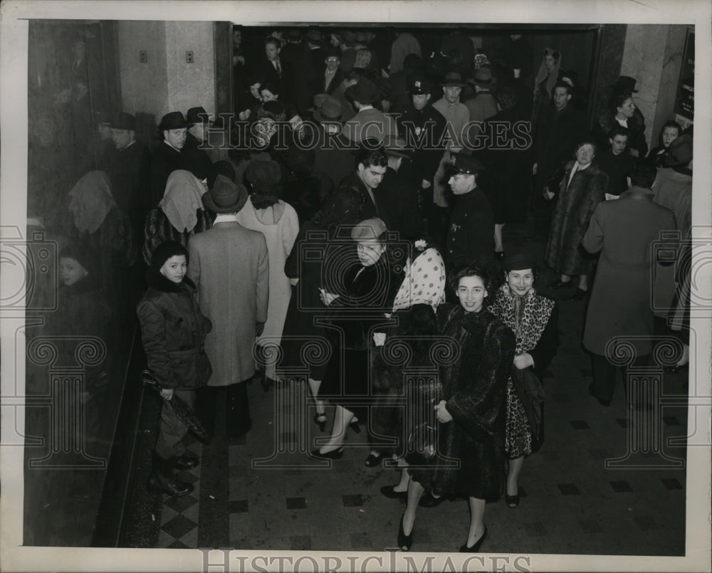 1946 Press Photo New York Elevator Operators Strike US Employment Office NYC