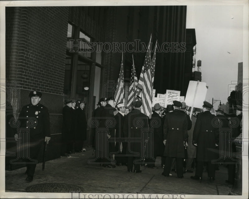 Load image into Gallery viewer, 1946 Press Photo New York Western Union Picketing/Strike NYC - neny24270
