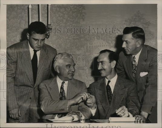 1947 Press Photo New York Share of Production Pay/Retirement Plan Review NYC