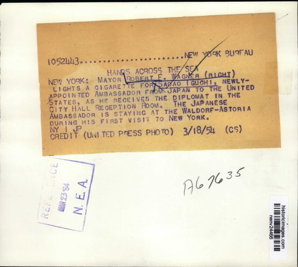 1954 Press Photo New York Robert Wagner Lights Cigarette for Sado Iguchi NYC