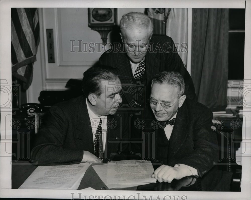 1946 Press Photo New York Mayor William O'Dwyer,Arthur Meyer NYC - neny24627- Historic Images