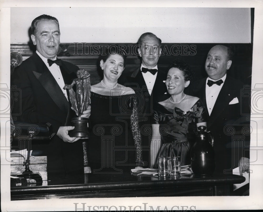 1947 Press Photo New York Mayor William O'Dwyer & American Film Critics NYC