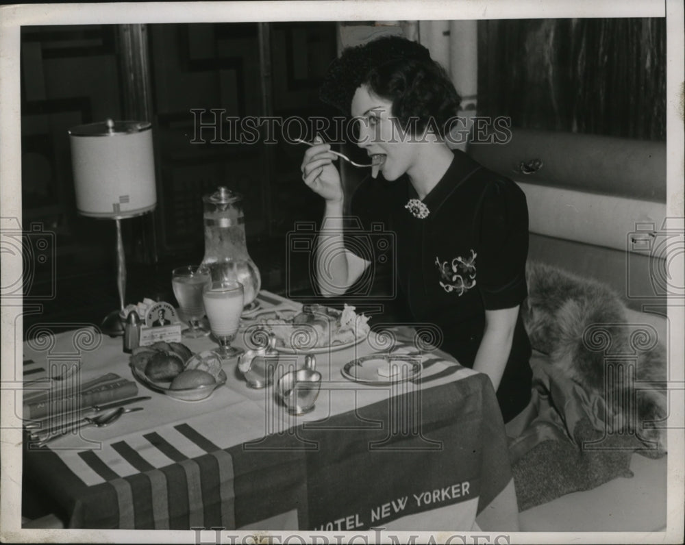 1937 Press Photo NEW YORK HAZEL NEVIN OF RED HOT & BLUE CAST NYC - neny24728