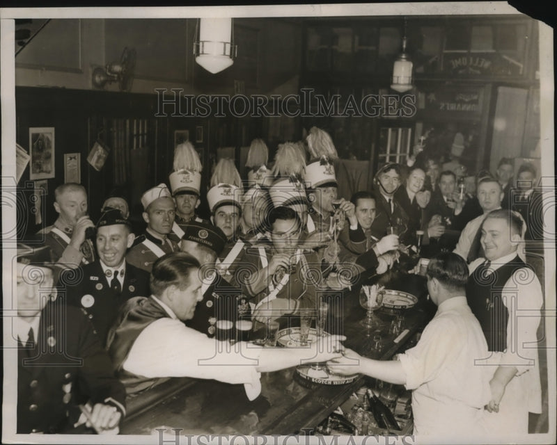 Load image into Gallery viewer, 1937 Press Photo New York Legionnaires at 80th and 3rd Ave Bar NYC - neny24852
