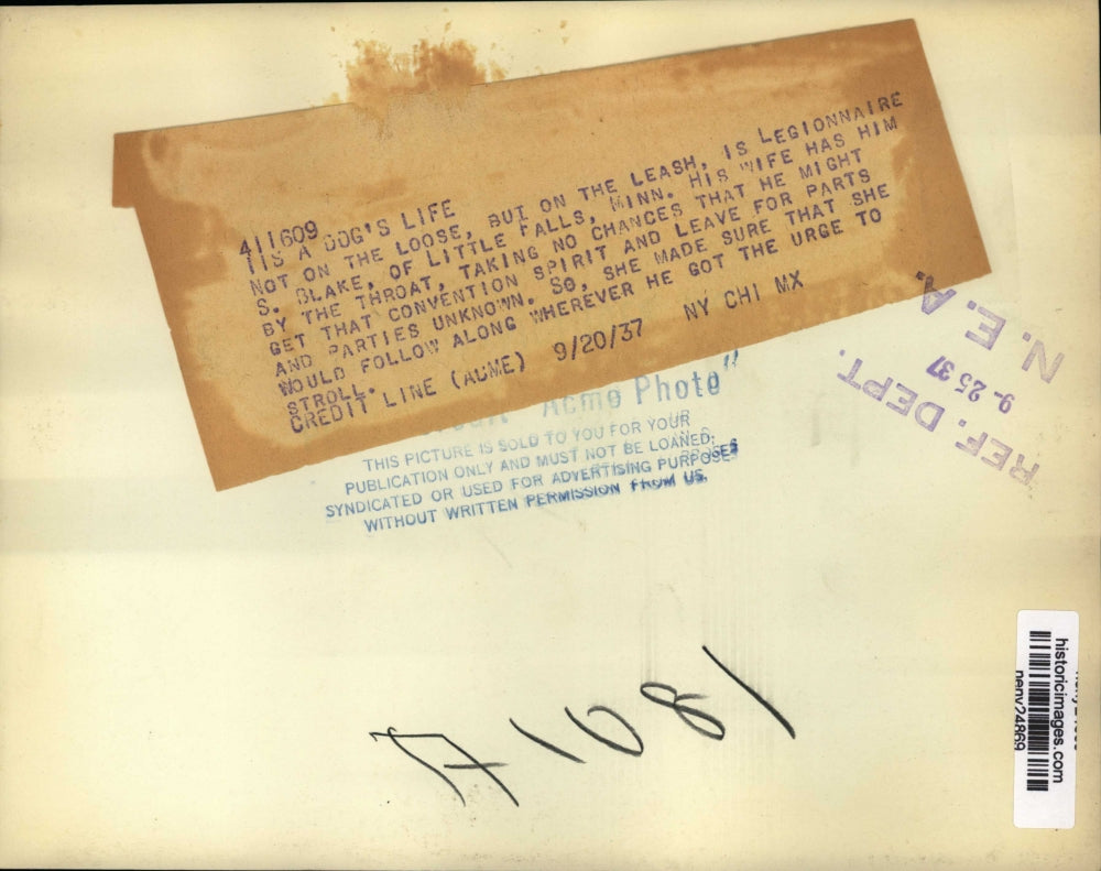 1937 Press Photo NEW YORK LEGIONNAIRE ON LEASH AT PARACE NYC - neny24869