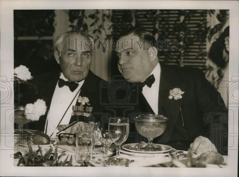 1937 Press Photo New York Admiral Lanning, Mayor LaGuardia, Attend Dinner NYC
