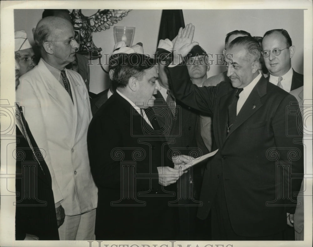 1941 Press Photo New York Mayor LaGuardia swears in JP Piccirillo in NYC