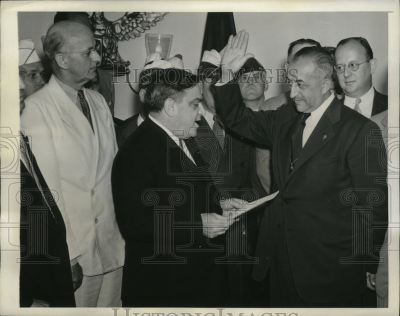 Load image into Gallery viewer, 1941 Press Photo New York Mayor LaGuardia swears in JP Piccirillo in NYC
