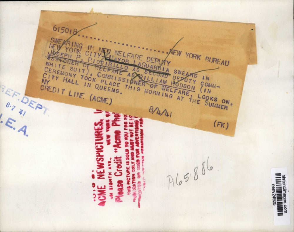 1941 Press Photo New York Mayor LaGuardia swears in JP Piccirillo in NYC