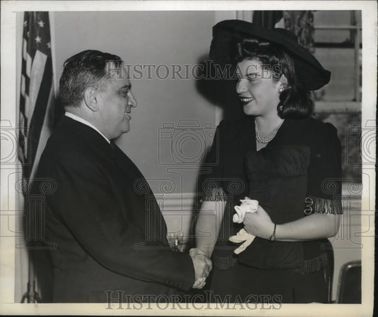 1942 Press Photo New York Mayor LaGuardia Scholarship Winner Paula Lenchener NYC