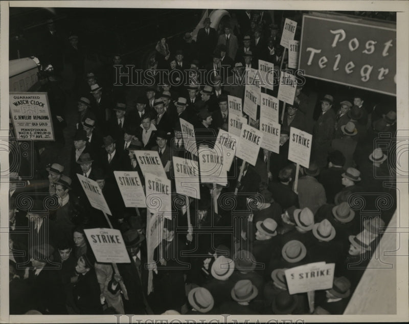 Load image into Gallery viewer, 1936 Press Photo New York Nelson Tower Elevator Strikers NYC - neny25092
