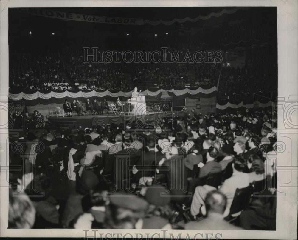 1945 Press Photo New York Community Party at Madison Square Garden NYC