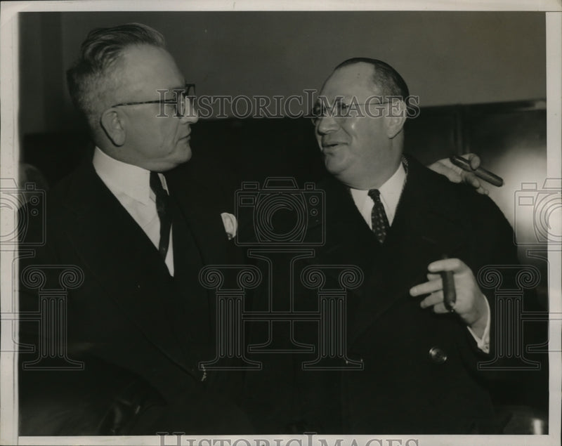 Load image into Gallery viewer, 1938 Press Photo New York George Vernard Arraigned in Federal Court Dec. 15 NYC
