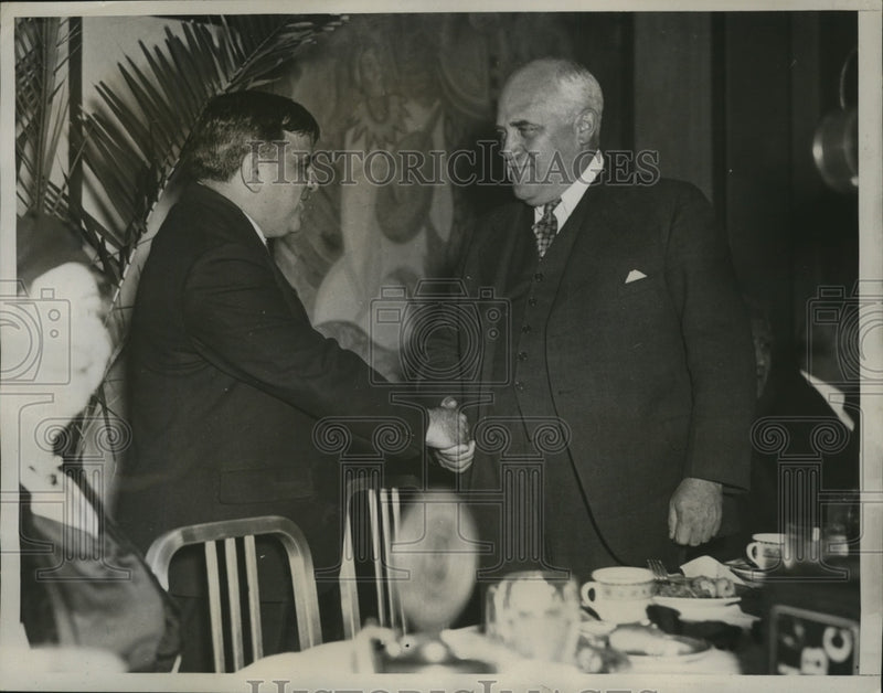 Load image into Gallery viewer, 1933 Press Photo NEW YORK RIVAL MAYORALTY CANDIDATES MEET NYC - neny25246
