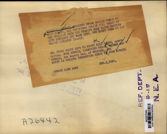 1937 Press Photo New York Mayor F.H. La Guardia present check for charity NYC