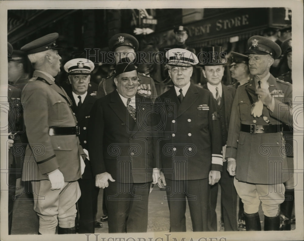 1937 Press Photo New York Mayor F.H La Guardia with fellow Legionnaires NYC