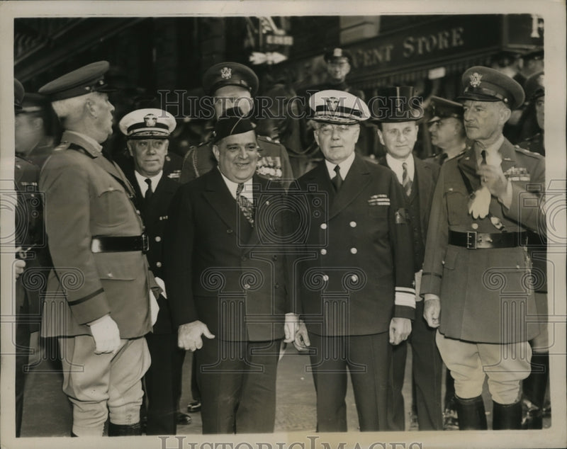 Load image into Gallery viewer, 1937 Press Photo New York Mayor F.H La Guardia with fellow Legionnaires NYC
