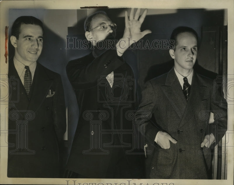 Load image into Gallery viewer, 1938 Press Photo New York spy trial, Erich Glaseer, Otto H Vos in NYC
