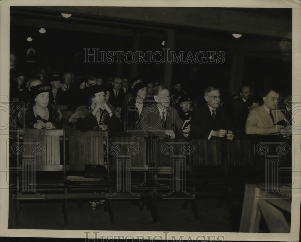 1938 Press Photo New York People at St Andrews Church Pray for peace NYC