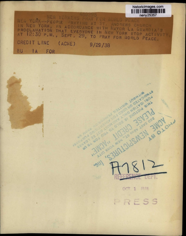 1938 Press Photo New York People at St Andrews Church Pray for peace NYC