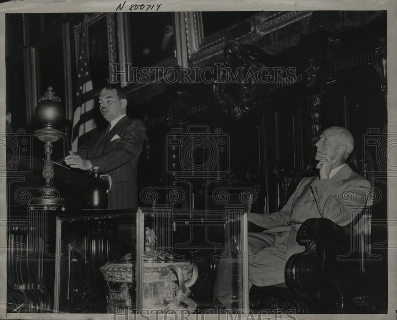 Load image into Gallery viewer, 1946 Press Photo Gov. Thomas E.Dewey address at Chamber of Commerce Luncheon NYC
