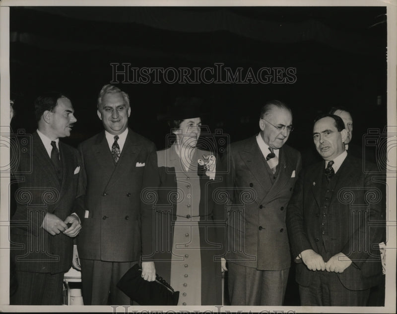Load image into Gallery viewer, 1940 Press Photo NEW YORK ATTEND G.O.P. STATE CONVENTION NYC - neny25402
