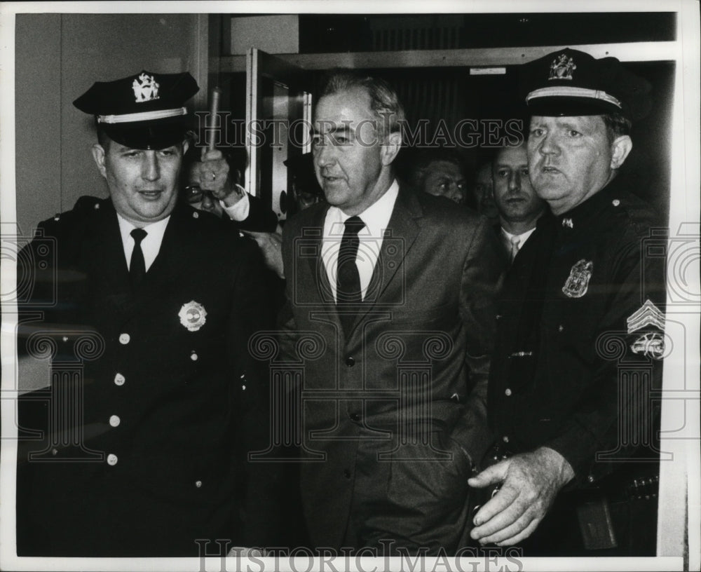 1968 Press Photo New York Sen Eugene McCaarthy arrival in NYC - neny25542