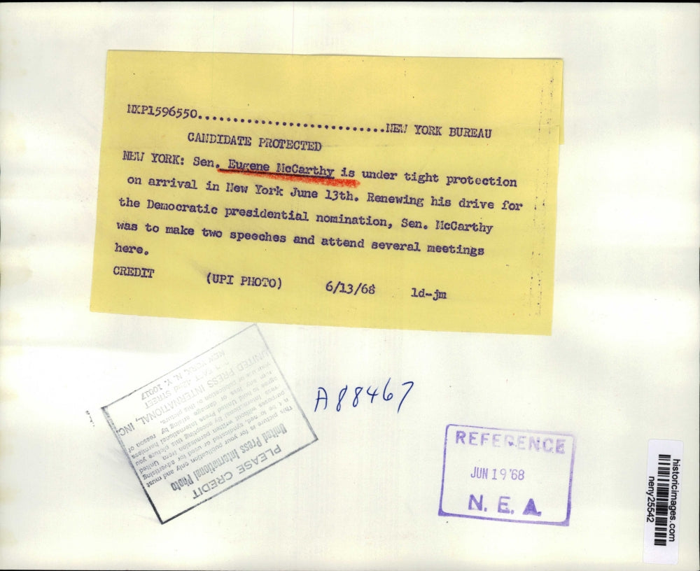 1968 Press Photo New York Sen Eugene McCaarthy arrival in NYC - neny25542