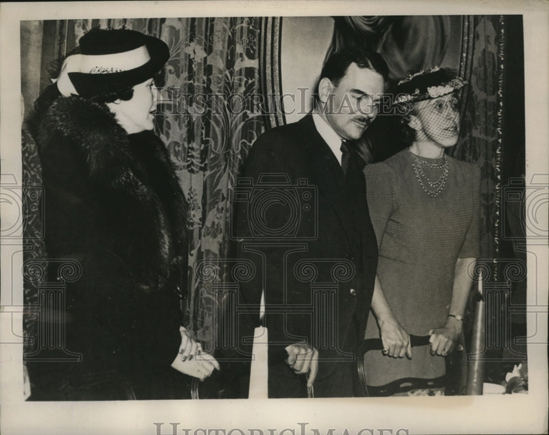 Load image into Gallery viewer, 1940 Press Photo New York Thomas E. Dewey in Albany for campaign speech NYC
