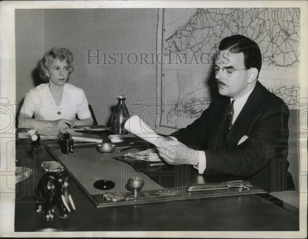 1944 Press Photo New York Gov. Thomas E.Dewey and his Secretary Lilian Rosse NYC