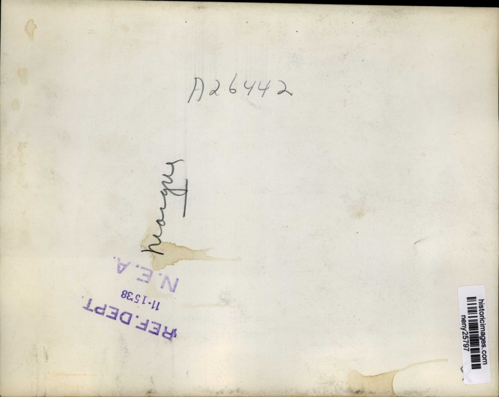 1938 Press Photo New York Mayor Fiorello La Guardia closing a bar NYC