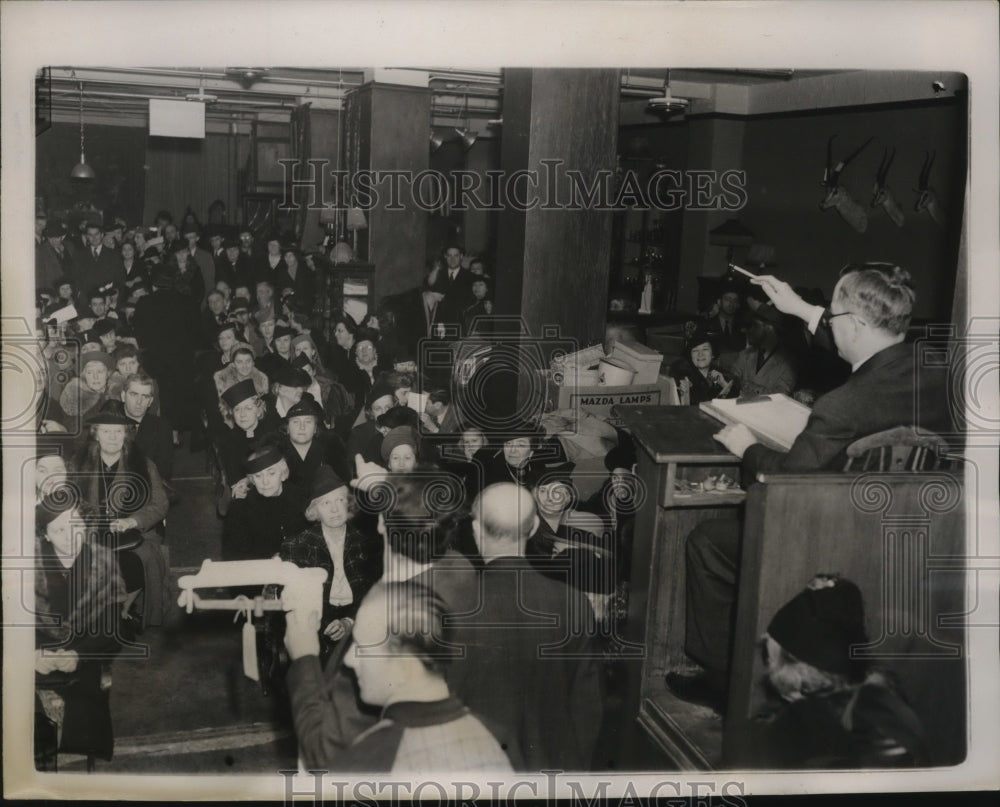 1939 Press Photo New York Flo Leeds Manhattan Storage Warehouse Auction NYC- Historic Images