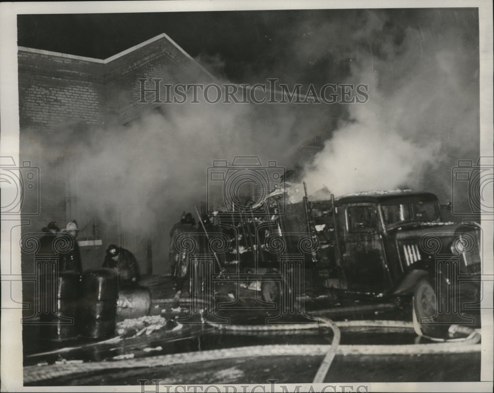 1939 Press Photo New York H.S. Finishing Corporation Plant Fire NYC - neny25850