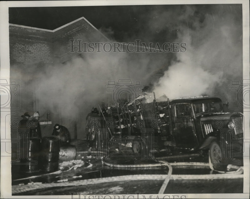 Load image into Gallery viewer, 1939 Press Photo New York H.S. Finishing Corporation Plant Fire NYC - neny25850
