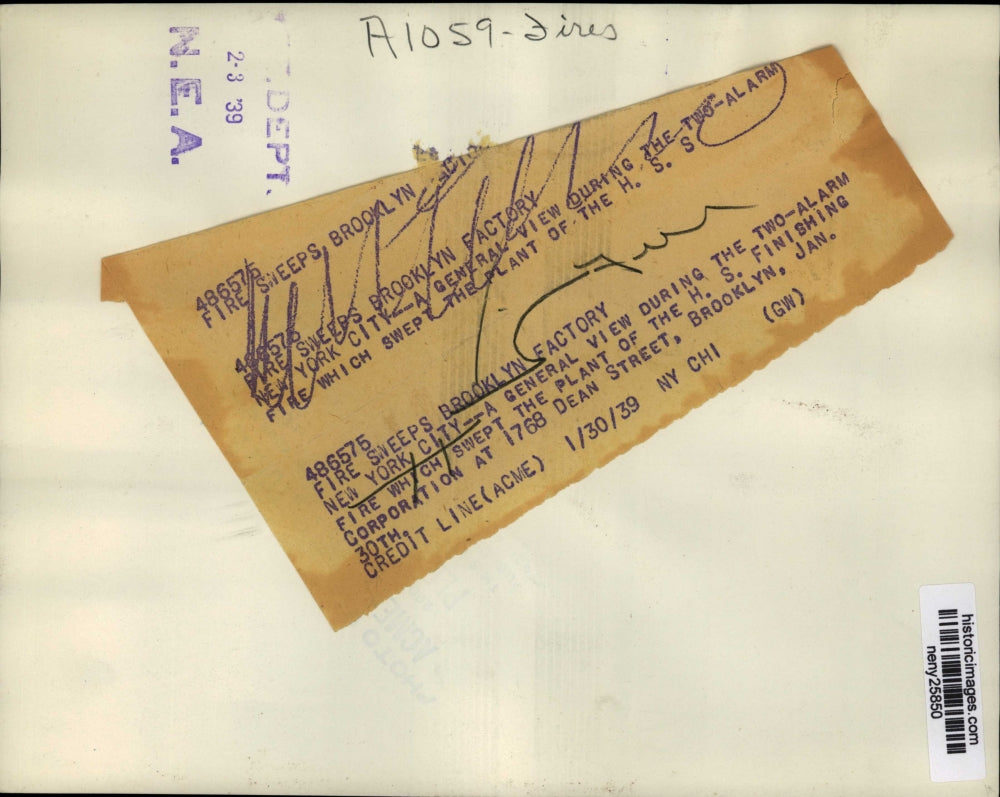 1939 Press Photo New York H.S. Finishing Corporation Plant Fire NYC - neny25850