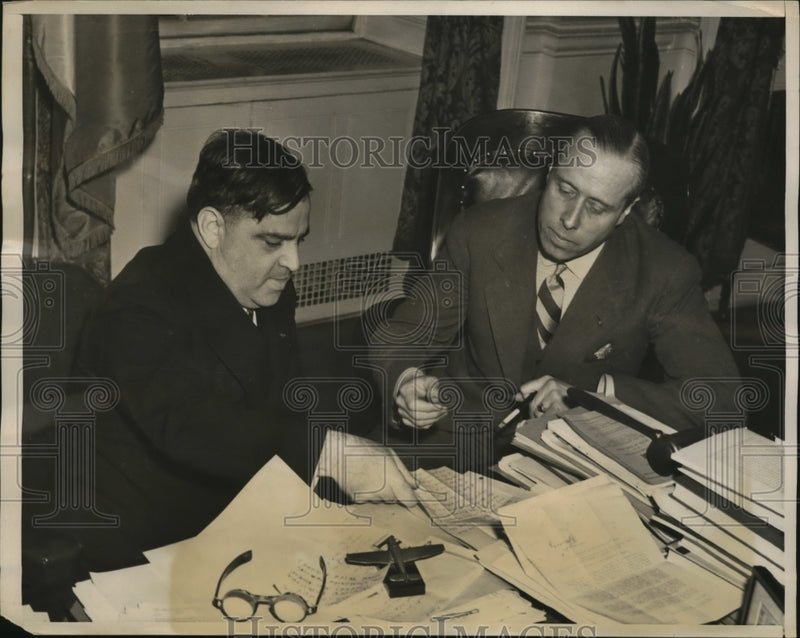 Load image into Gallery viewer, 1939 Press Photo New York Mayor Fiorello La Guardia and Joseph Clark Baldwin NYC
